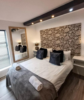 Modern 1 Bedroom Apt & Sauna Flowerbox Triton Heights